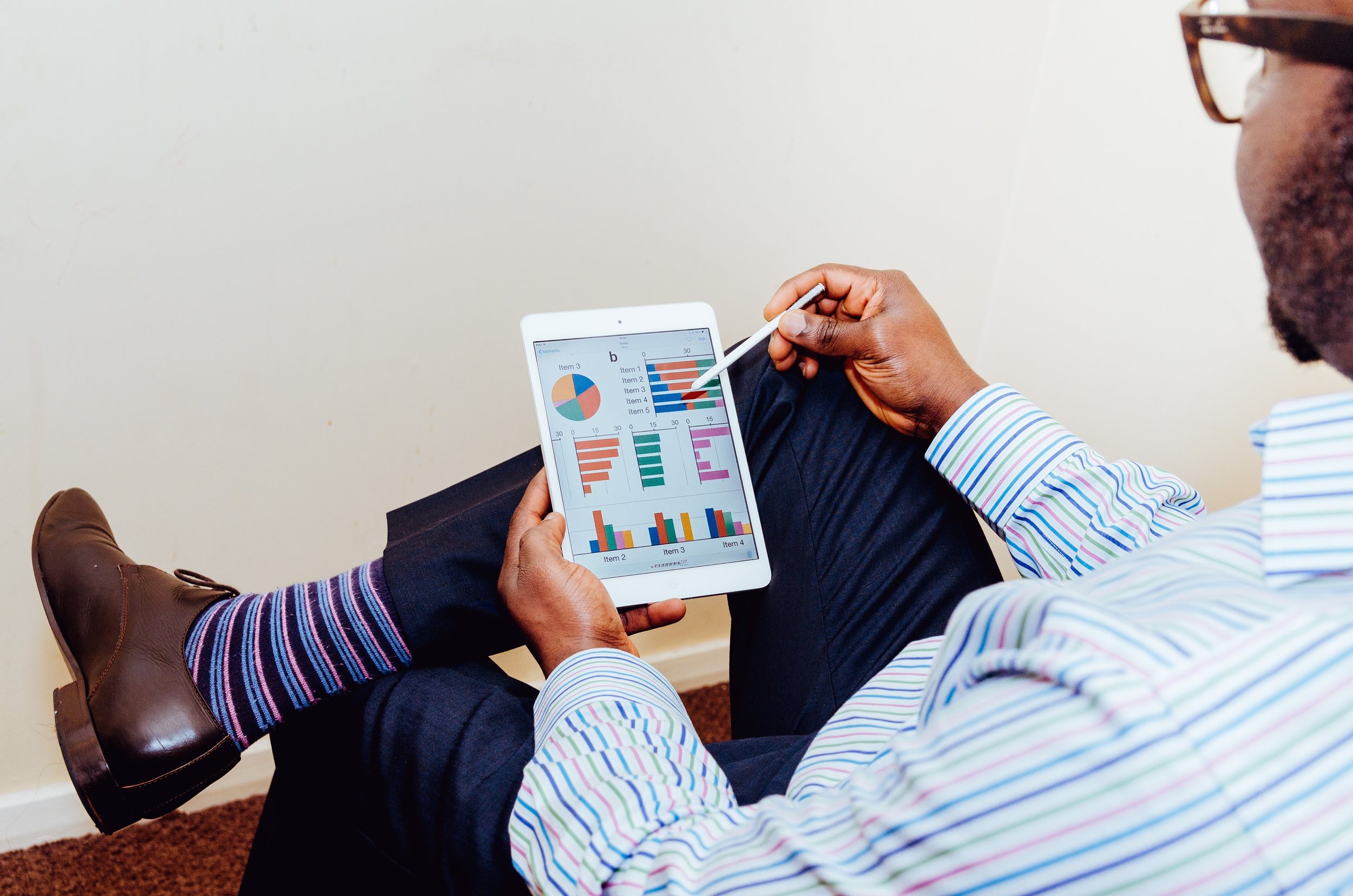 How to Use Case Studies and Testimonials to Find the Right Agency